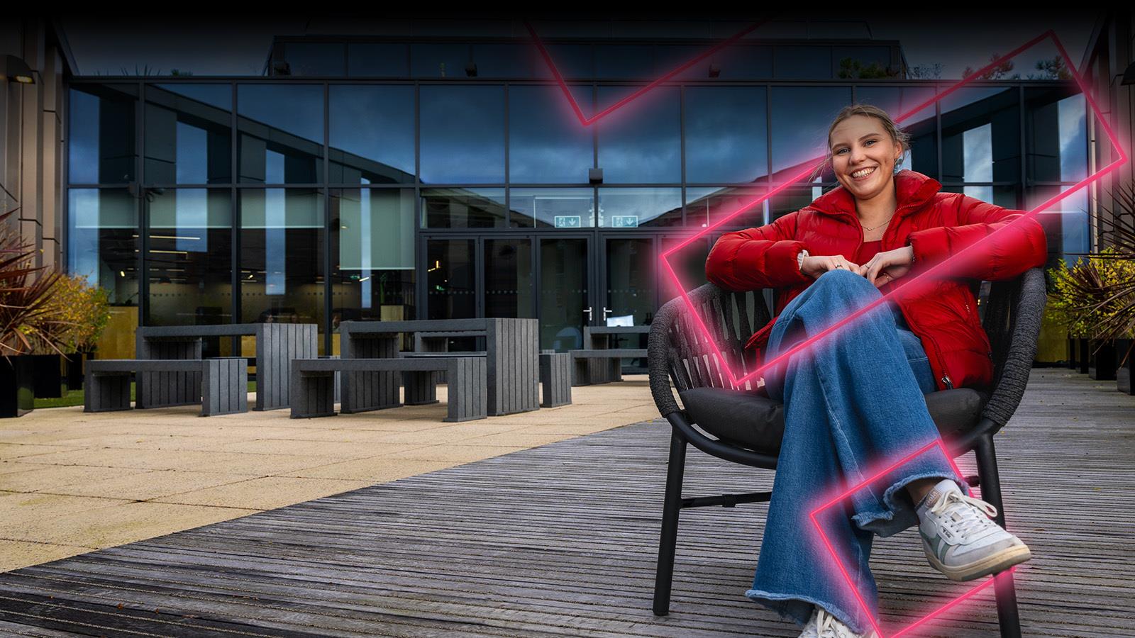 Phoebe Banner Glow